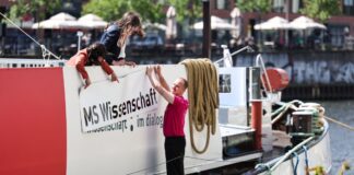 Von Berlin aus soll das Schiff rund 30 Städte ansteuern.