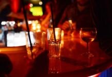 Expertin warnt: K.-o.-Tropfen und hochkonzentrierter Alkohol werden heimlich auch im Bekanntenkreis verabreicht. (Symbolbild)
