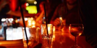 Expertin warnt: K.-o.-Tropfen und hochkonzentrierter Alkohol werden heimlich auch im Bekanntenkreis verabreicht. (Symbolbild)