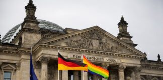 Am Internationalen Tag gegen Homo-, Bi-, Inter- und Transphobie am 17. Mai wird die Regenbogenflagge wieder auf dem Reichstagsgebäude zu sehen sein. (Archivbild)