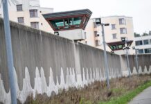 Im Gefängnis Tegel gibt es auch in diesem Sommer Theateraufführungen von Häftlingen. (Archivbild) 