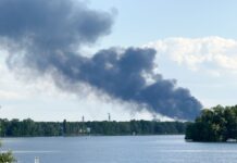 Mehr als 80 Einsatzkräfte sind vor Ort.