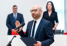 «So wahr mir Gott helfe» - der neue Innenminister René Wilke (parteilos) verwendete bei seiner Vereidigung im Landtag auch die Gottesformel. 