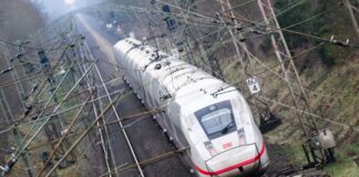 Auf der Bahnstrecke Hamburg - Berlin kommt es zu Einschränkungen. (Symbolbild)