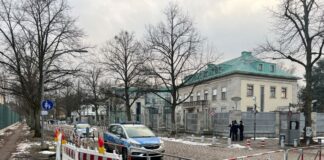 Ein 18-Jähriger soll einen Anschlag auf die israelische Botschaft geplant haben - er sitzt seit fast drei Monaten in U-Haft. (Archivbild)