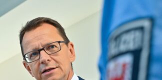 Der  Leiter der Verfassungsschutzabteilung, Jörg Müller, ist mit sofortiger Wirkung von der Führung der Dienstgeschäfte entbunden. (Archivbild)
