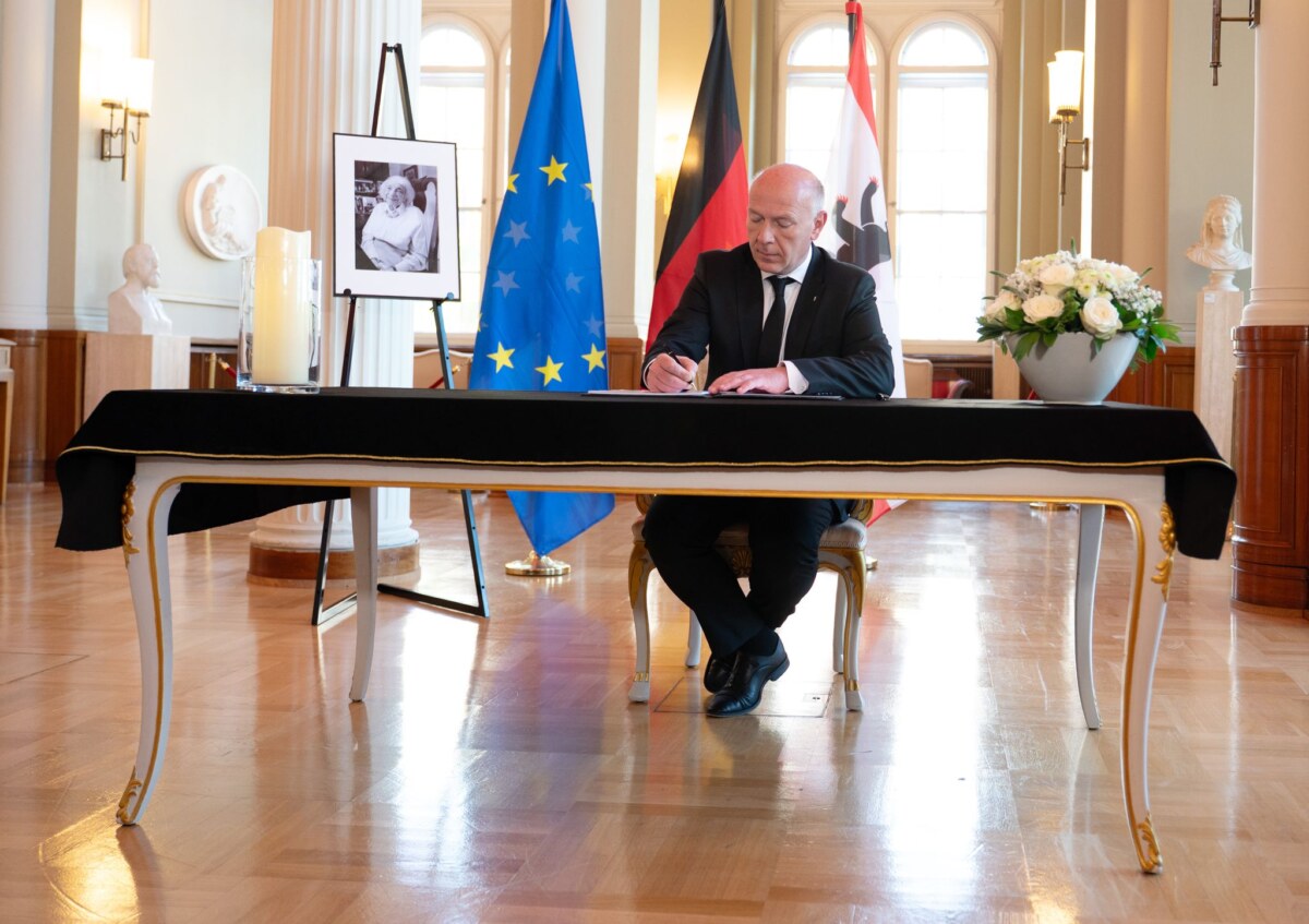 Kondolenzbuch für Margot Friedländer Das Kondolenzbuch für Margot Friedländer liegt bis Freitagabend im Roten Rathaus aus.
