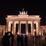 Das Brandenburger Tor soll am Abend in ungewohnten Farben zu sehen sein. (Archivbild)