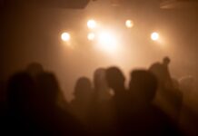 Für den Videodreh verwandelte die Wissenschaftlerin einen Berliner Wohnhauskeller in einen Club. (Symbolbild)