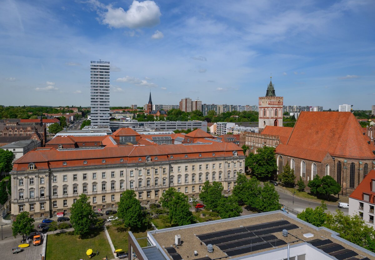 Jahresbericht der Europa-Universität Viadrina Die Europa-Universität Viadrina in Frankfurt (Oder) sucht nach einem neuen Profil.