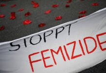 Mit roten Schuhen soll gegen Gewalt an Frauen protestiert werden (Archivbild). 