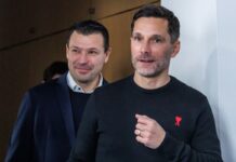 Trainer Stefan Leitl (r) von Hertha BSC hätte gerne weitergespielt -Sportdirektor Benjamin Weber freut sich auf die neue Spielzeit.