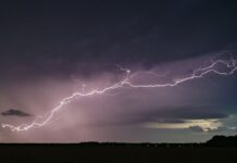 Wie häufig Blitze entstehen, hängt stark vom Wetter ab. (Archivbild)