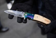 Auch Kinder und Jugendliche fallen durch Straftaten mit Messern auf.