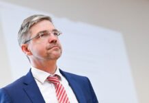 Am 25. Mai steht ein Bürgerentscheid in Potsdam zur Abwahl des Oberbürgermeisters Mike Schubert (SPD) bevor. (Archivbild)