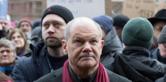 Ex-Kanzler Olaf Scholz engagiert sich im Kampf gegen Rechtsextremismus. Er ging - noch im Amt - im Januar 2024 auch bei einer Demonstration gegen Rechts in Potsdam auf die Straße. 