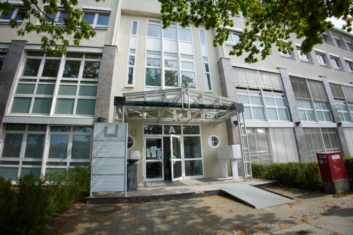 Geschäftsstelle der AfD in Berlin-Reinickendorf In einem Bürogebäude in einem Gewerbegebiet im Berliner Nordwesten hat die AfD ihre Bundesgeschäftsstelle. (Archivbild)