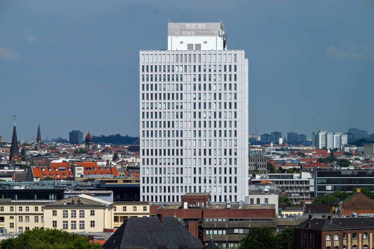 Stadtansicht Berlin - Mitte Rund 3.500 Menschen arbeiten bei CFM in den Bereichen Medizintechnik, Krankentransport oder Reinigung. (Archivbild)