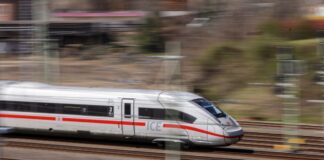 Viele ICE-Reisende müssen sich in Geduld üben (Symbolbild)