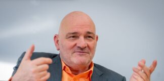 Finanzminister Crumbach sieht mit Blick auf die Steuerschätzung keinen weiteren Spielraum für den Haushaltsentwurf. (Archiv)