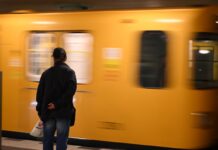 Mithilfe von Wegedaten der Fahrgäste will die BVG Erkenntnisse über die Nutzung ihres Angebots sammeln. (Archivbild)