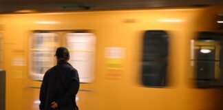 Mithilfe von Wegedaten der Fahrgäste will die BVG Erkenntnisse über die Nutzung ihres Angebots sammeln. (Archivbild)