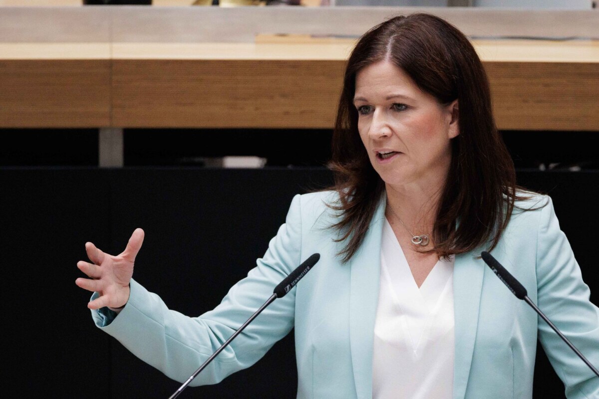 Plenarsitzung Berliner Abgeordnetenhaus Bildungssenatorin Katharina Günther-Wünsch ist seit April 2023 im Amt. (Archivbild)