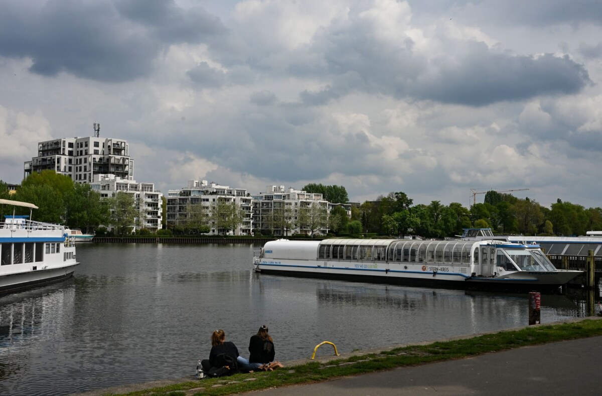 Wolken über Berlin und Brandenburg Nach sonnigen Tagen bestimmen heute Wolken, Schauer und Wind das Wetter in der Hauptstadtregion.
