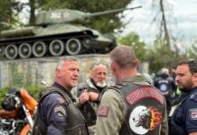 Eine Gruppe russischer Motorradfahrer will am Freitag zwei sowjetische Ehrenmale in Berlin ansteuern. (Archivfoto)