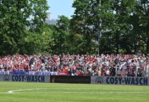 Der Rasen im Mommsenstadion gefiel den Finalisten nicht. 