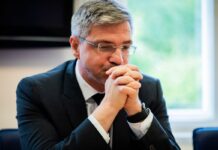Potsdams Oberbürgermeister Mike Schubert (SPD) wurde per Bürgerentscheid abgewählt. 