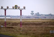 Am ehemaligen Flughafen Tegel ist ein 190 Hektar großer Landschaftspark geplant. (Archivbild)