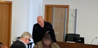 Der 74-Jährige soll seine Frau mit einem Hammer erschlagen haben.
