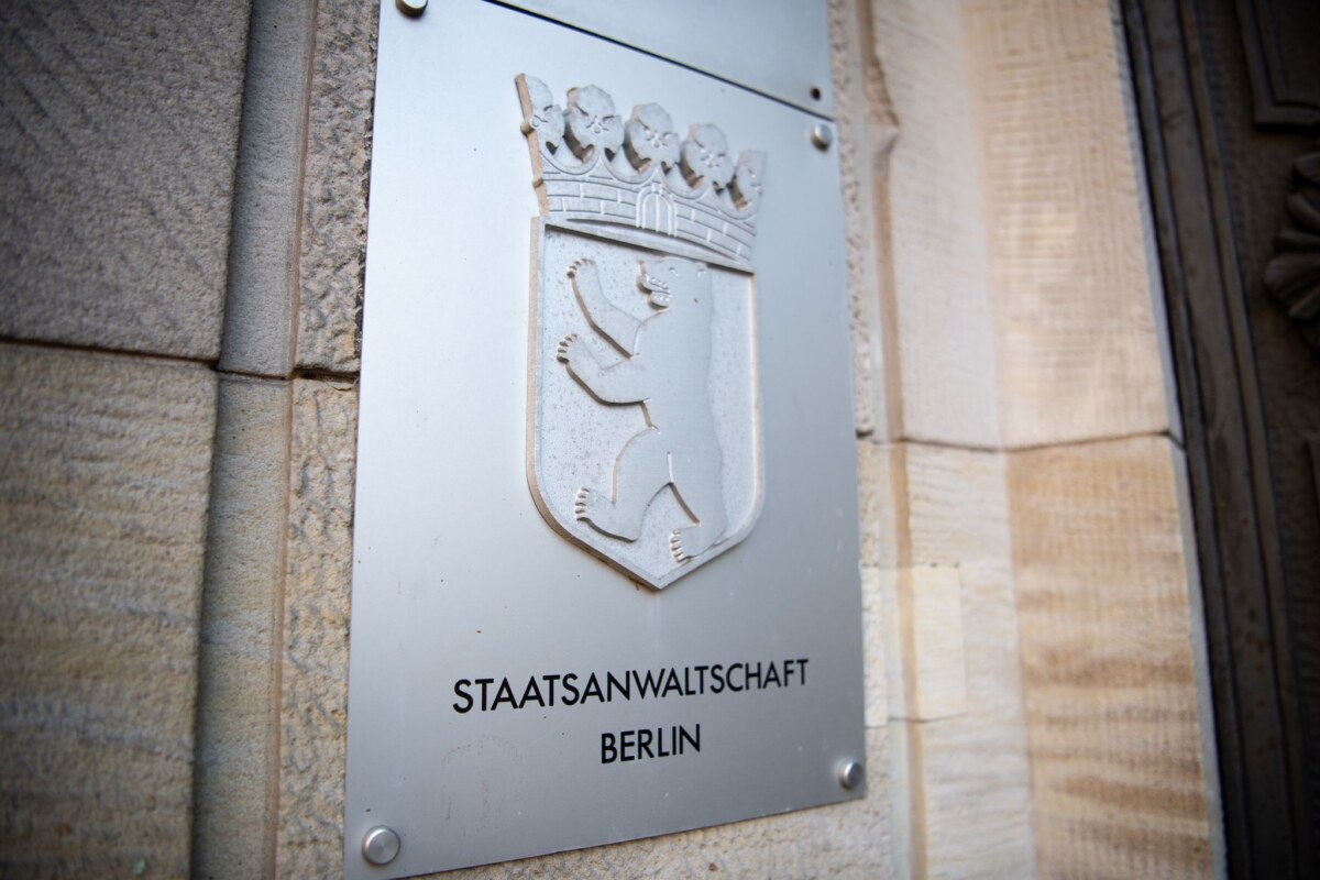 Mann nach Messerattacke angeklagt wegen versuchten Mordes Die Staatsanwaltschaft hat einen 23-Jährigen nach einer Messerattacke wegen versuchten Mordes angeklagt. (Symbolbild)