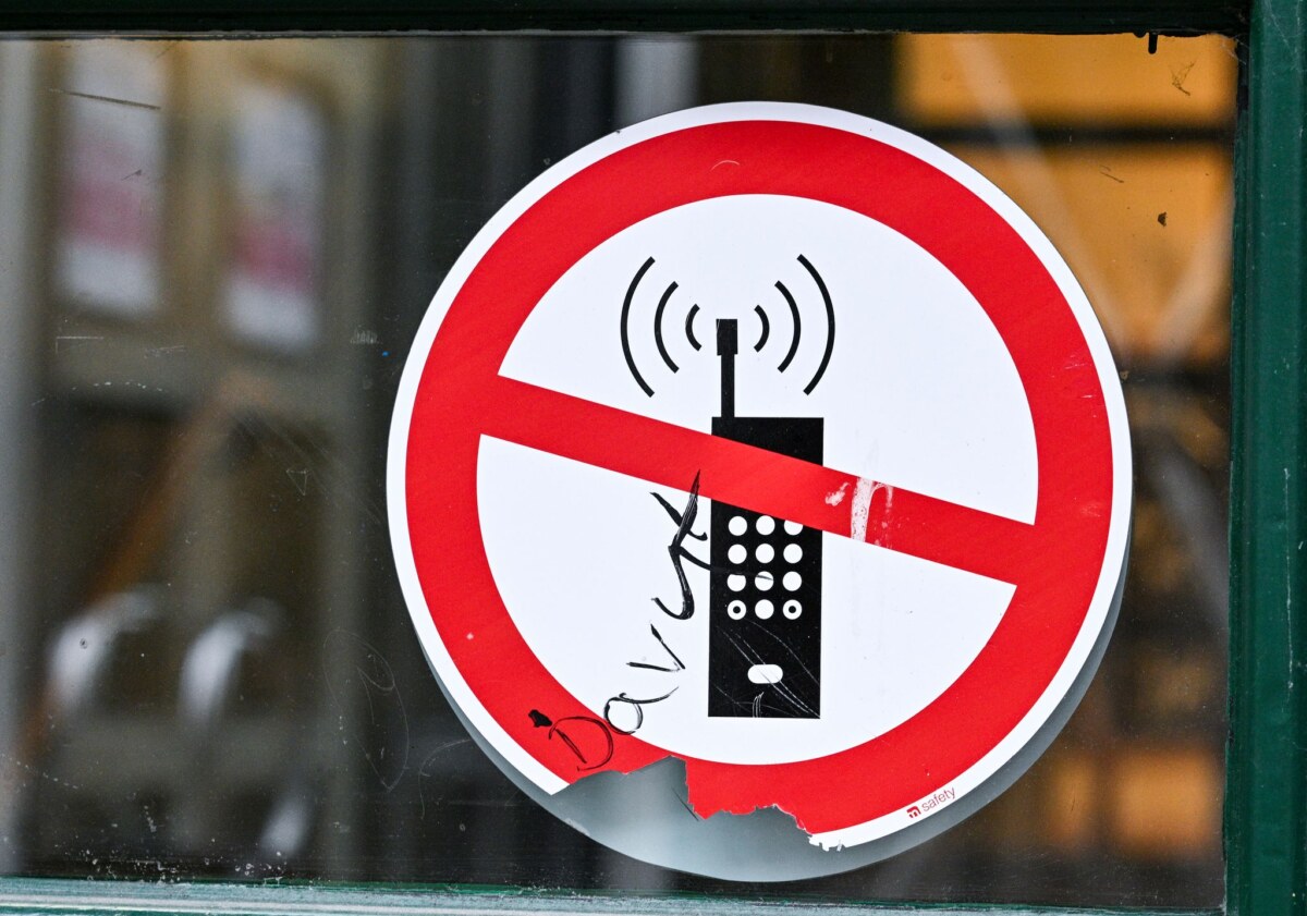 Handyverbot in der Schule An Brandenburgs Grundschulen kommt im kommenden Schuljahr das Handyverbot im Unterricht. (Symbolbild)