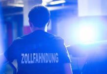 Die Zollfahndung Berlin hat am Morgen zahlreiche Wohnungen und andere Räume wegen des Schmuggelns von Shishatabak durchsucht. (Symbolfoto) 