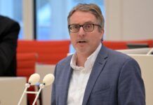 Björn Lüttmann stellt sich hinter seine Parteikollegin und Innenministerin Katrin Lange (SPD).