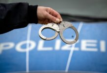 Die falschen Polizistinnen wurden von echten Polizisten festgenommen. (Archivbild)