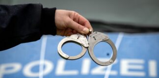 Die falschen Polizistinnen wurden von echten Polizisten festgenommen. (Archivbild)