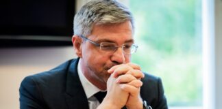 Bedrückte Miene: Mike Schubert verlor per Bürgerentscheid in Potsdam sein Oberbürgermeister-Amt. 