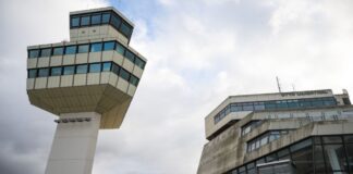 Auf dem ehemaligen Flughafengelände Tegel sollen auch künftig Flüchtlinge untergebracht werden. (Archivfoto) 
