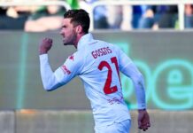 Robin Gosens spielt auch nächste Saison in Florenz.
