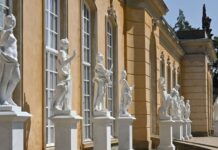 Zum 20. Jubiläum des Unesco-Welterbetages stehen um 11.00 Uhr und um 14.00 Uhr kostenfreie Familienführungen durch die Neuen Kammern von Sanssouci auf dem Programm in Potsdam. (Archivfoto)