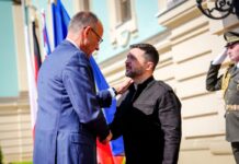 Bundeskanzler Merz wird bei seinem Besuch in Kiew Anfang Mai von Präsident Selenskyj in Empfang genommen. (Archivbild)