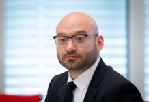 Brandenburgs neuer Innenminister Rene Wilke stellt das Rückführungszentrum in Eisenhüttenstadt infrage. (Archivfoto)