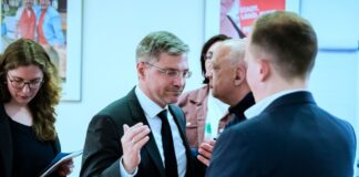Mike Schubert (SPD, M), abgewählter Oberbürgermeister von Potsdam, verabschiedet sich. 