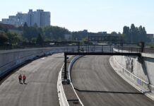 Kurz vor dem geplanten 16. Bauabschnitt auf der A100 kommt es an den nächsten drei Wochenenden zu einer Vollsperrung. (Archivbild)