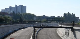 Kurz vor dem geplanten 16. Bauabschnitt auf der A100 kommt es an den nächsten drei Wochenenden zu einer Vollsperrung. (Archivbild)