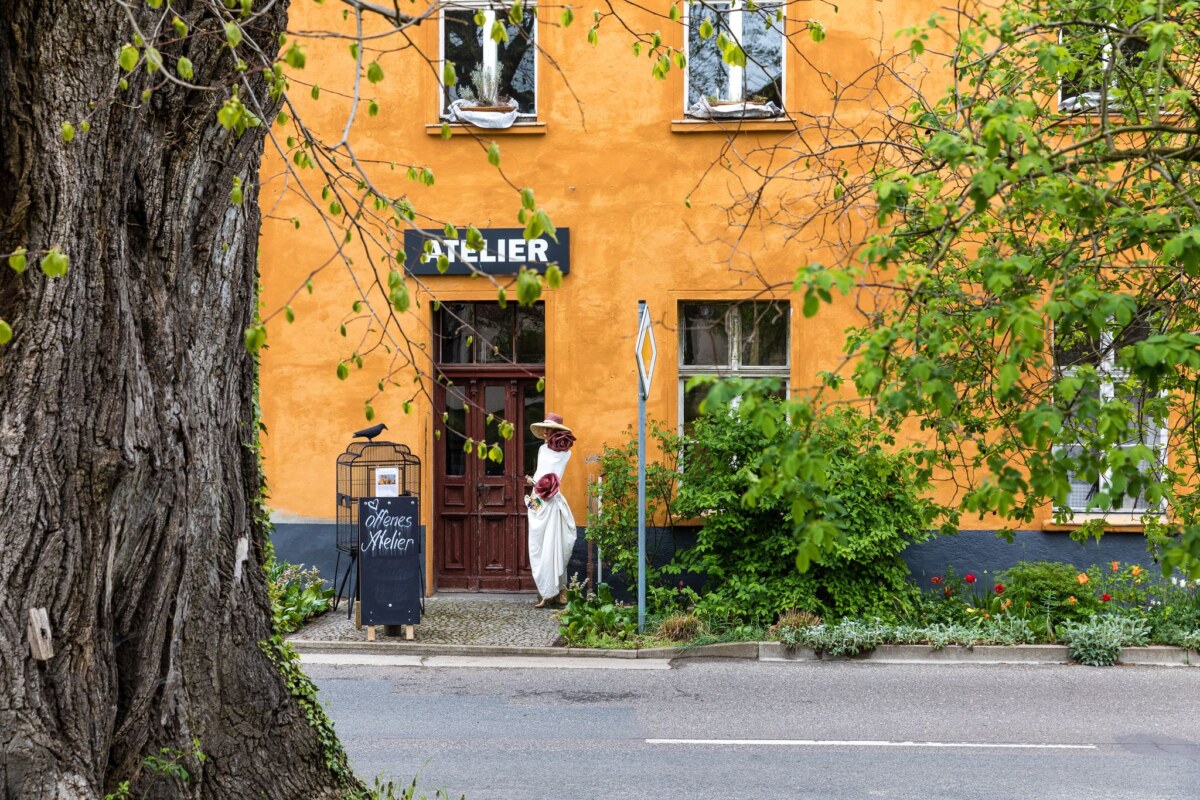 Tage der Offenen Ateliers in Brandenburg Künstler in Brandenburg öffnen wieder ihre Ateliers. Am ersten Maiwochenende können Interessierte Einblicke in das kreative Schaffen gewinnen. (Archivbild)