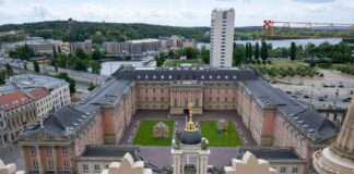 Der Landtag will sich mit der Corona-Pandemie auseinandersetzen. (Symbolbild)